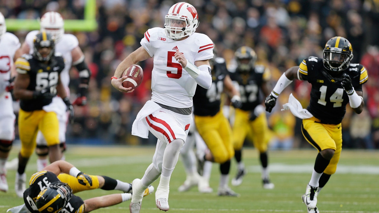 Badgers fend off Iowa, 26-24